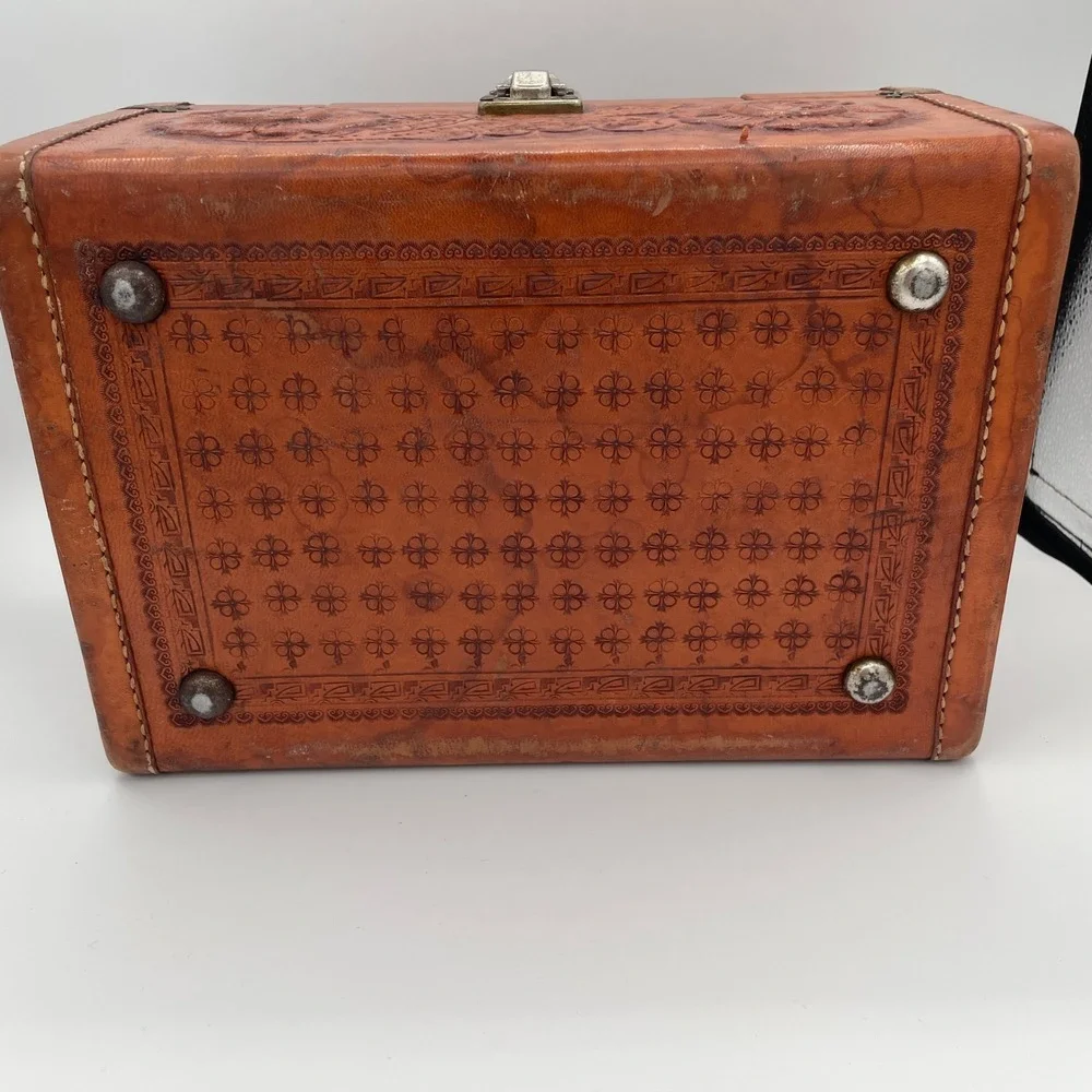 Artmex Tooled Leather Womens Vintage Train Case Vanity Jewelry Box READ